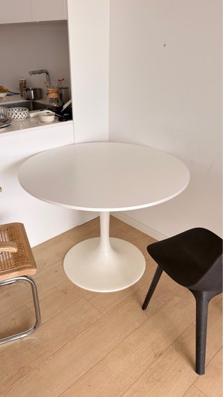 Mesa redonda IKEA DOCKSTA blanca – 103 cm