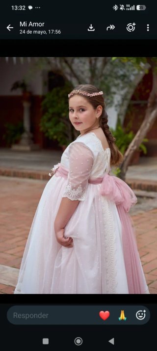 Vestido de comunión con fajín rosa