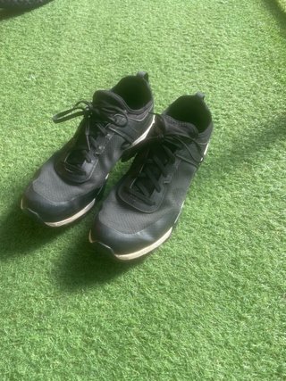 Zapatillas Deportivas Negras con calas Talla 44