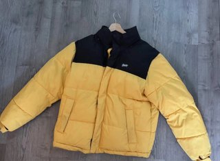 Chaquetón acolchado amarillo y negro