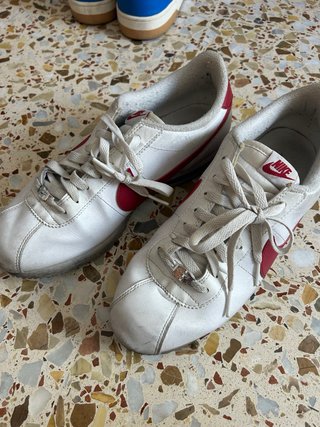 Zapatillas Nike Blancas y Rojas