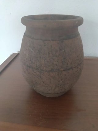 Jarrón de Barro Rústico