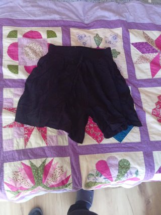 Pantalón corto negro de tela