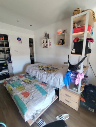 Dormitorio infantil con dos camas