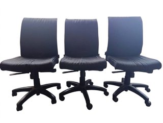 3 Sillas de oficina giratorias negras