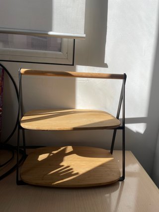 Estante de dos niveles madera y metal