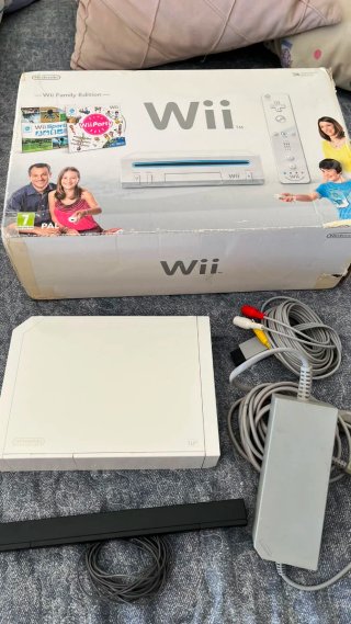 Consola Nintendo Wii con caja y accesorios