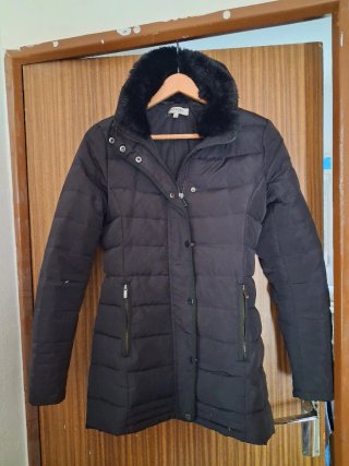 Abrigo de plumas negro Talla 34