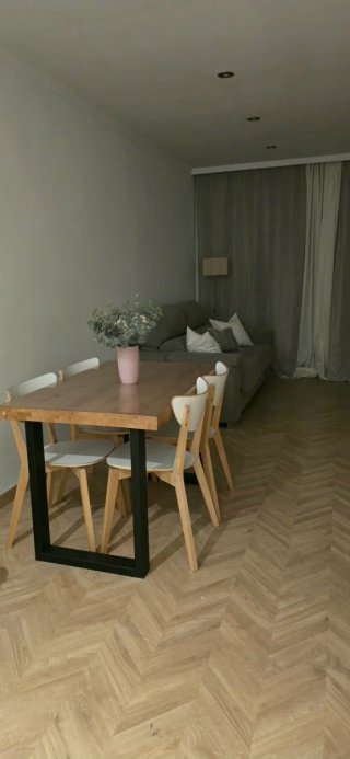 Mesa de Comedor de Madera Maciza