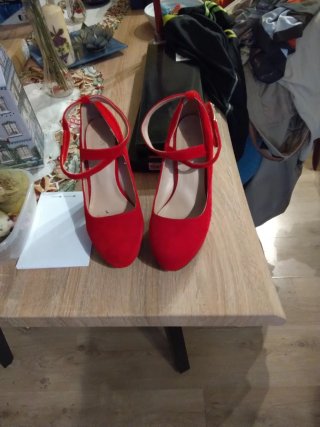 Zapatos de tacón rojos