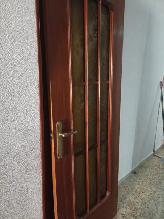Puerta de paso de madera con cristal