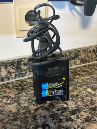LEER BIEN, 2 Cargadores Sony AA y AAA solouncable