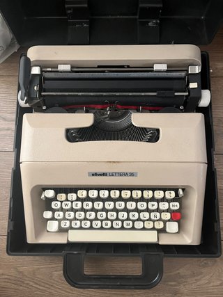 Máquina de escribir Olivetti Lettera 35