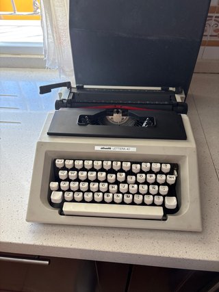 Máquina de escribir Olivetti Lettera 40