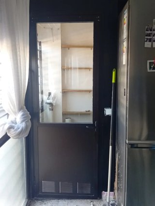 Puerta de aluminio con cristal