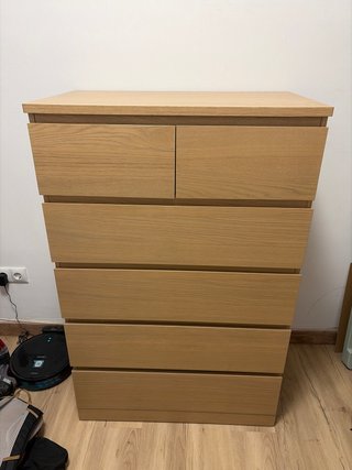 Cómoda Ikea de madera