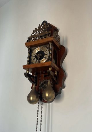 Reloj de Pared Antiguo de Madera y Latón