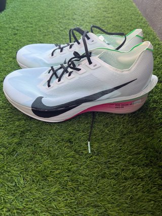 Nike Vaporfly 4 – Talla 42.5 – Carbono – Running