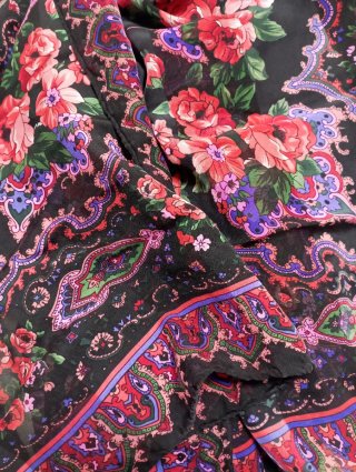 Pañuelo de seda estampado