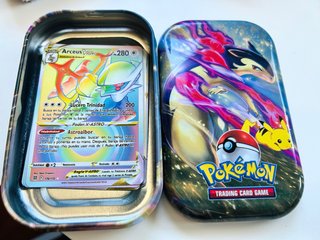 Lata Metálica Pokémon con 6 Cartas V-ASTRO