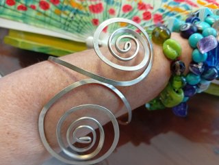 Pulsera de Plata con Diseño de Espirales