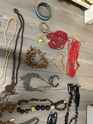 Lote de  collares y pulseras variados