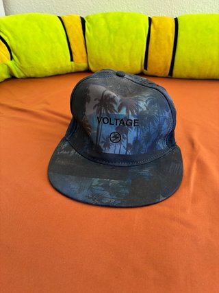 Gorra con estampado de palmeras