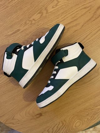Zapatillas altas niño verde y blanco