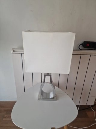 Lámpara de mesa moderna