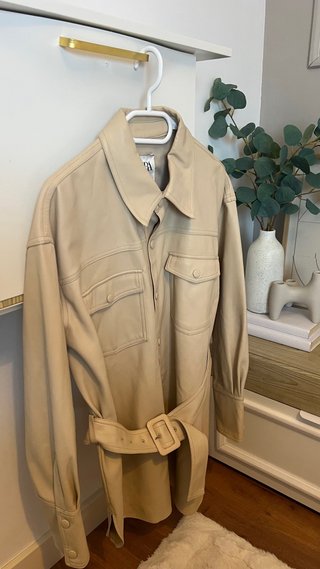 Sobrecamisa efecto piel beige Zara Talla L