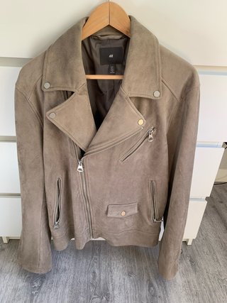 Cazadora unisex de antelina H&M. T. L.