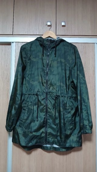 Primark Cortavientos Estampado Militar