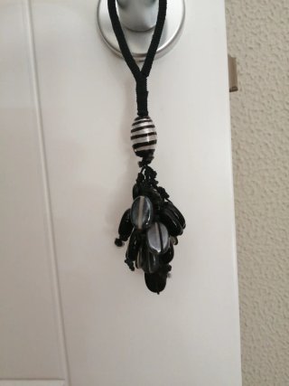 Alzapaños decorativo negro y plateado