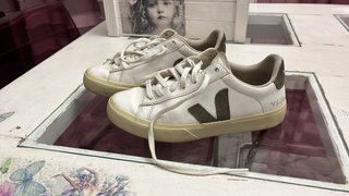 Zapatillas Veja Blancas y Verdes