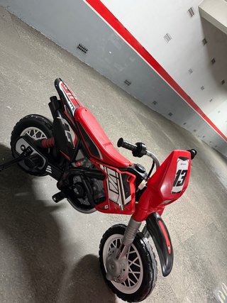 Moto de batería infantil roja