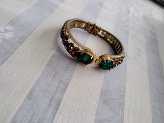 Pulsera Dorada con Piedras de Colores