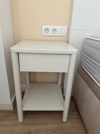 Mesita de noche Ikea blanca mediana