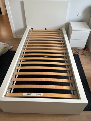 Estructura de cama individual IKEA blanca
