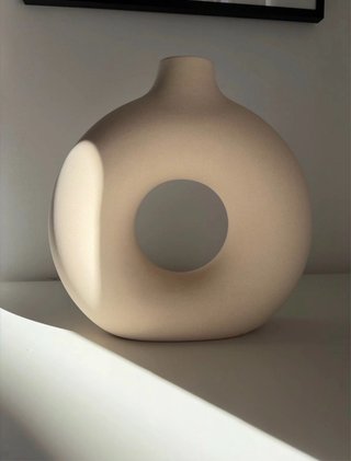 Jarrón Circular de Cerámica Beige. H&M