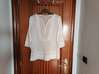 Blusa blanca con bordados