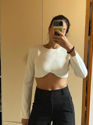 Top de manga larga blanco con detalle brillos