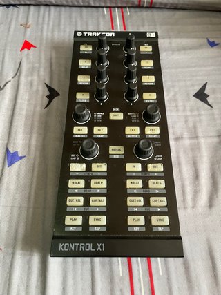 Controlador DJ Native Instruments Traktor X1