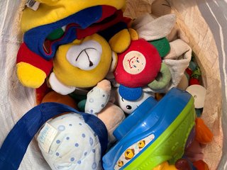 Lote de juguetes y accesorios para bebé