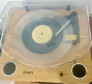 Tocadiscos ION con Altavoces Integrados