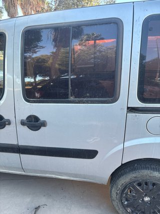 Portón izquierdo Fiat Doblo