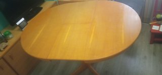 Mesa Redonda Extensible de Madera y 4 Sillas