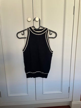 Top Mango negro con detalles blancos