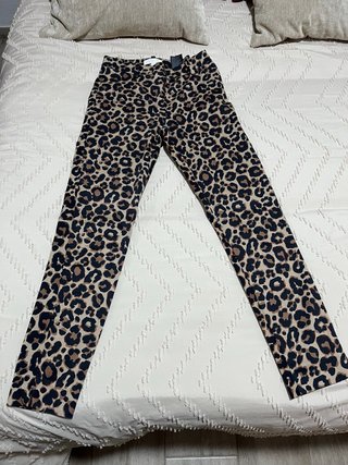 Pantalones con estampado de leopardo