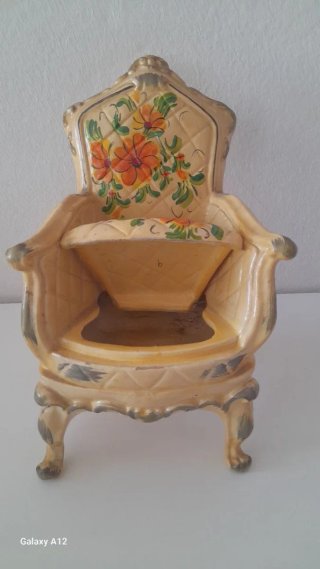 Silla decorativa pequeña de cerámica