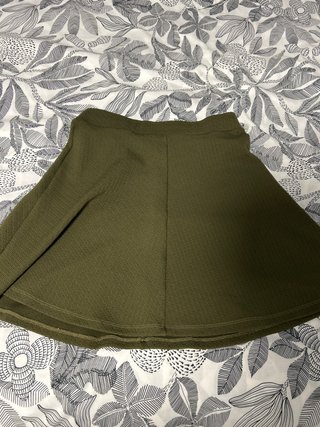 Falda corta verde oliva